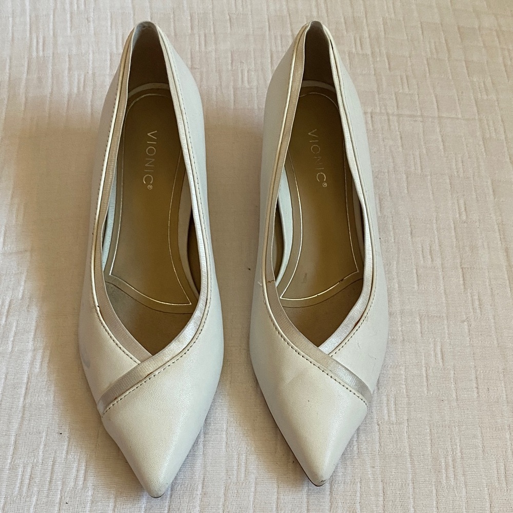 VIONIC Pointed Toe Heels  in Off-White